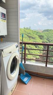 City Condo close to shopping malls - 9