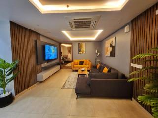 Executive Penthouse One Bedroom Suite - Goldcrest Mall and Residency - 8