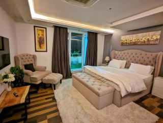 Executive Penthouse One Bedroom Suite - Goldcrest Mall and Residency - 5