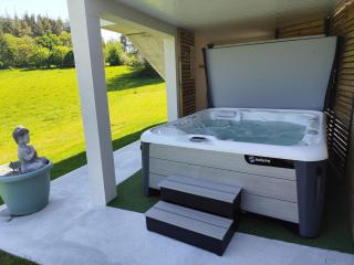 Immersion en pleine nature avec son jacuzzi privatif - 0