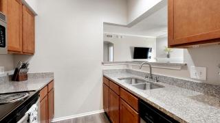 Landing Spectacular 1BD Gym Pool - 3