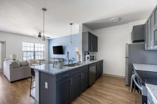 Landing Stylish 1BD Gym Clubhouse - 2