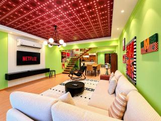 Vibrant Pop Art Duplex on the Nile Prime Maadi - 0