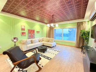 Vibrant Pop Art Duplex on the Nile Prime Maadi - 4