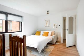 The Rushden Retreat • 1-Bed Flat + Parking - 1