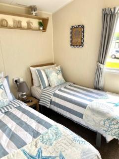 Bang Tidy 261 - Cabin - WiFi - Pool - Sleeps 6 - 9