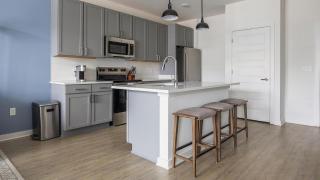Landing Beautiful 1BD Gym Yoga Studio - 7