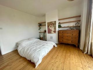 Peaceful 3 Double Bed House By Park - 1