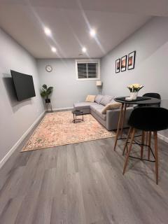 Modern Private Suite - 9