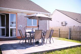 3 Bedroom Coastal Retreat by Travel Lets Holiday Homes Bundoran Near Beaches & Surf - 4