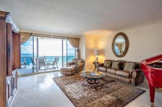 Luxury 3 Bedroom Condo with Ocean and City Views - 9