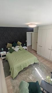 SEA - 3 Bedrooms - 5