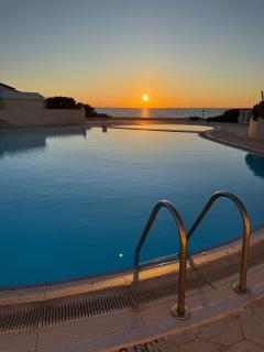 The Anassa Suite - Gated Beachfront Retreat & Pool - 1
