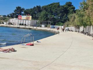 Bačvice - 2 BR , terrace,3 air conditioners, parking,elevator 3 minutes to the beach - Split - 8