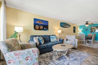 Getaway with beautiful Gulf-front view pool gym & seasonal beach service - 5