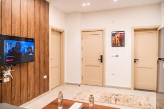 833 . Modern 1BR Apartment Near AUC - Cairo - 0