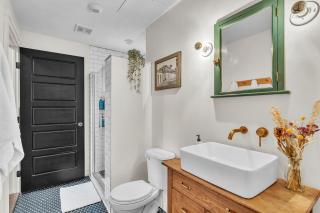 Little City Brick Apt A - Downtown Vergennes - 3