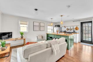 Little City Brick Apt A - Downtown Vergennes - 0