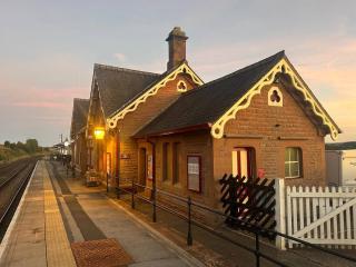 Station Cottage 4 bed cottage EV free parking - 8