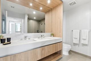 Prime Downtown Location with Rooftop Pool - 4