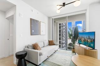 Prime Downtown Location with Rooftop Pool - 9