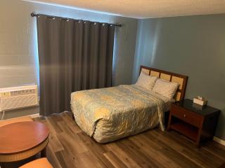 Lamplighter Motel - 6