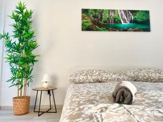 Modern Premium Apartment with Garden & Free Parking - 6