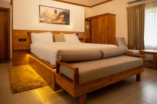 Kaayal Villa Lakefront Luxury - 9