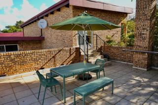 Private Apartment with pool and patio - 4