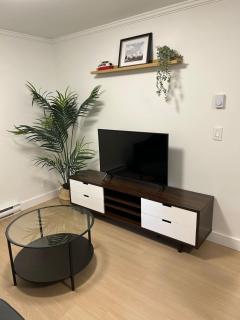Modern & Cozy 2BR Suite Near Shops & Dining in clayton height - 0