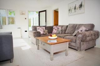 Wood Lodge - 1