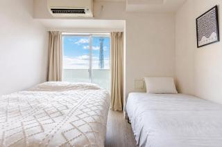Stunning SkyTree View, Sleeps 5, Shinjuku & Shibuya Direct, 24H Supermarket 1min - 6