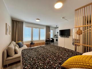 Cozy City Apartment - Car parking - Queen bed - Wifi - 5