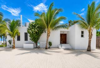 Casa Aura Maria Modern Beachfront Escape w Pool - 9