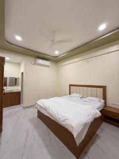 Shree Sant Mirabai Maharaj Shirkar Bhakta Nivas - 3