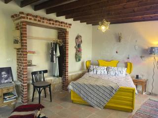 Artist's Loft - 4