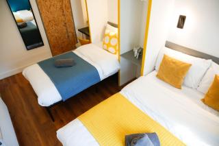 New Luxury Apartment in Central Location Next to Shops, Cafes, Bars & Metro - 2
