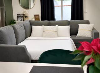 2BR Private Home - Free Parking Wifi & Utilities - Near Universal - Pets Allowed - 2