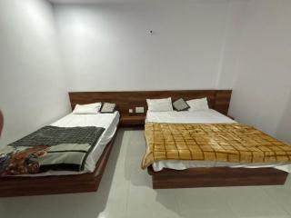 Lord Krishna hotel - 8