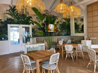 Modern Luxury in Secure Golf Estate, Sea Views - 8