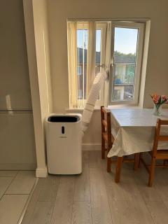 Spacious 2BR with ensuite and AC unit and balcony near Heathrow - 9