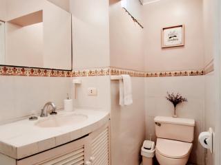 Miraflores Solo Room Shared Bath - 4