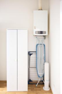 Stylish Central Apartment with Free Parking - 2