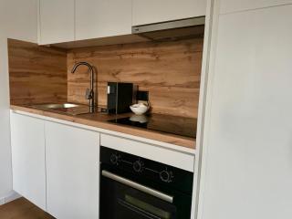Design Ground Floor Apartment with Free Parking - 8