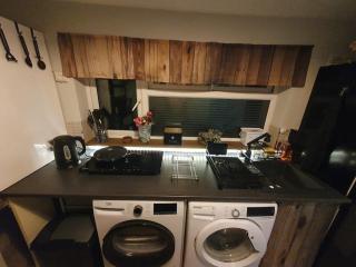 Luxury Smart 1-Bedroom Residence, Windsor,Slough, Sleeps 4, Garden, Parking - 1