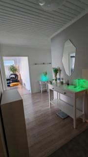 SEA - 3 Bedrooms - 4