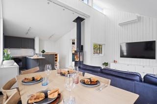 STYLISH TOWNHOUSE - Cozy Winter Garden & Fireplace - 0