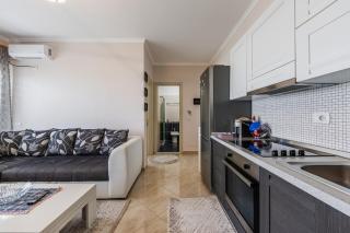 Relax 2 Seafront Apartment By PS - 8