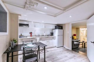 St Clair Hotel - Cozy Basement Suite with Parking - 3