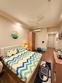 Cozy Stay at ITC Omaxe Greater Noida Alpha 2 - 0